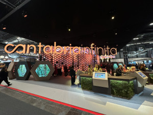 Estand de Cantabria en FITUR 2026 promocionando el turismo activo.