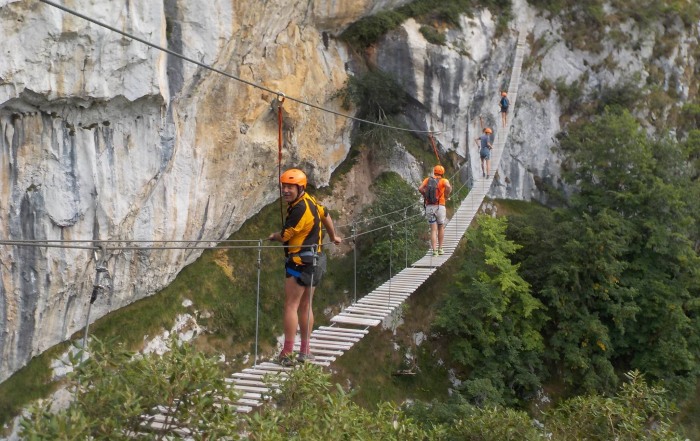 Vía ferrata en Cantabria con vistas al Desfiladero de La Hermida.