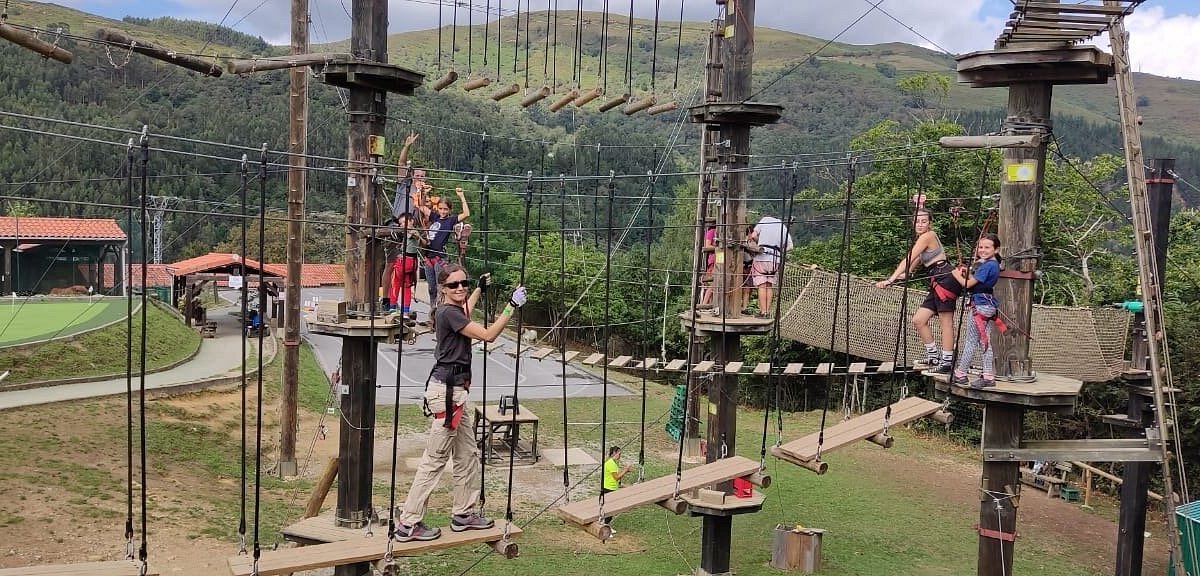 TOP 6 Mejores Parques De Aventura Y Tirolinas En Cantabria Acanta top-6-mejores-parques-de-aventura-y-tirolinas-en-cantabria-acanta
